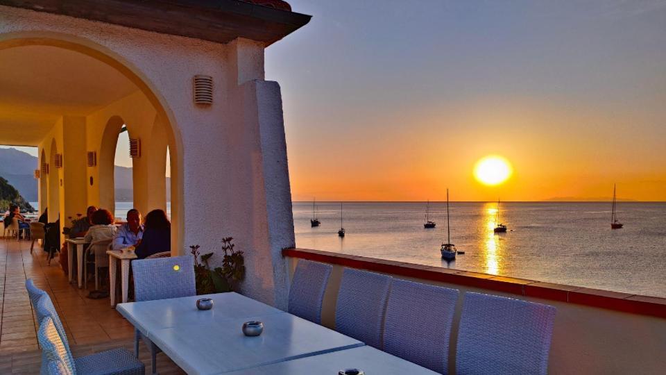 Hotel Scoglio Bianco Portoferraio Bagian luar foto