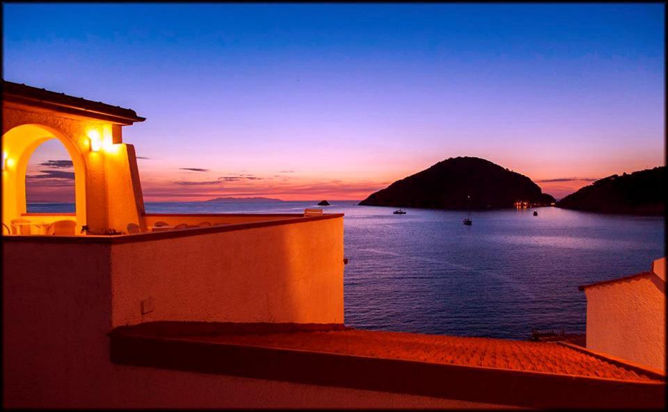 Hotel Scoglio Bianco Portoferraio Bagian luar foto